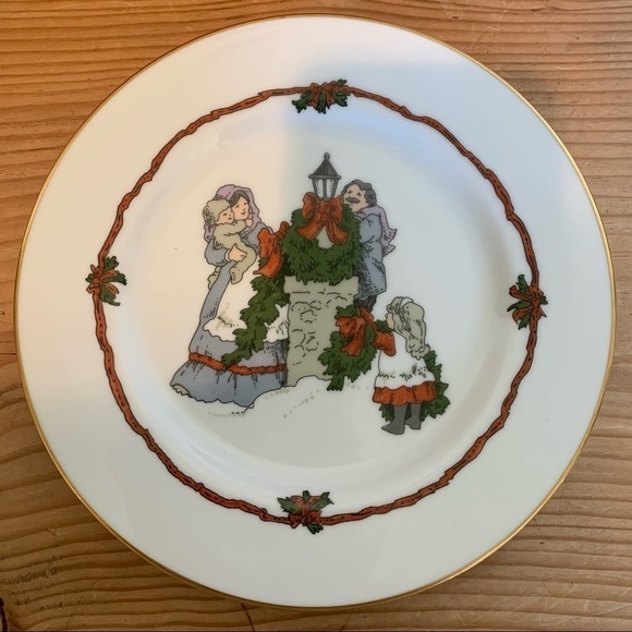Fitz & Floyd holiday dessert plates. - Picture 5 of 6